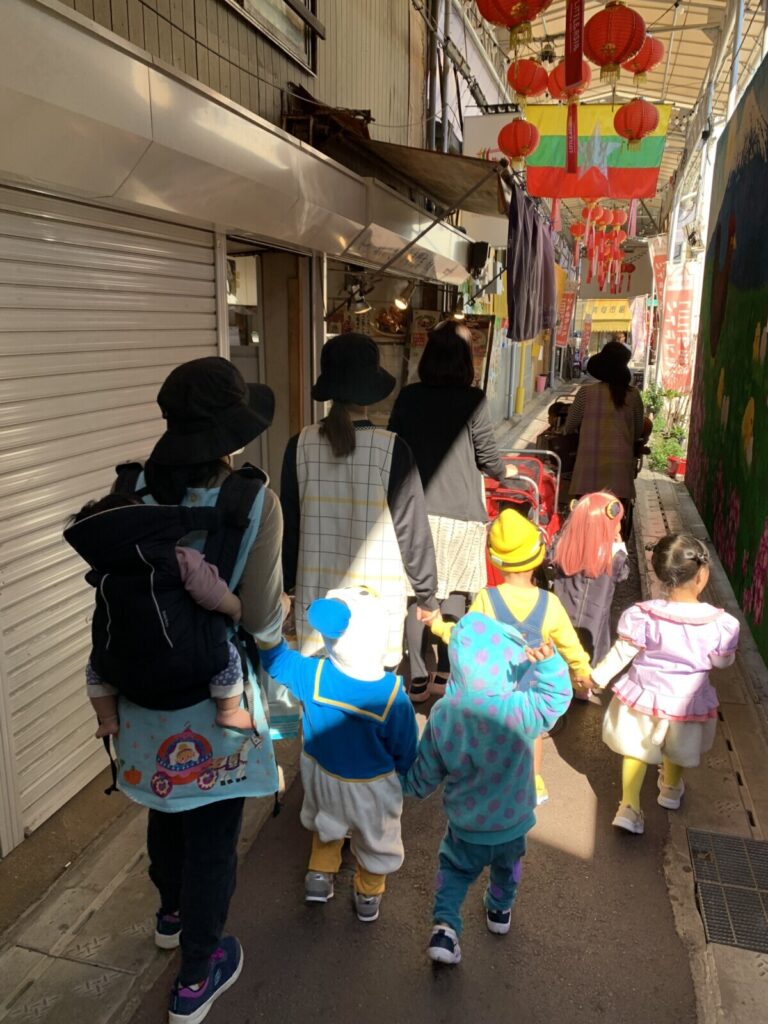 吉塚市場リトルアジアマーケットの様子(2枚目)