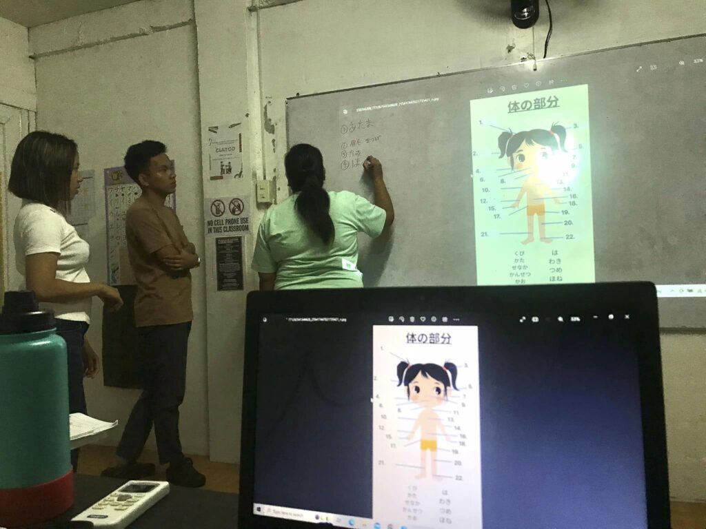 ダバオ校の授業風景の様子（1枚目）