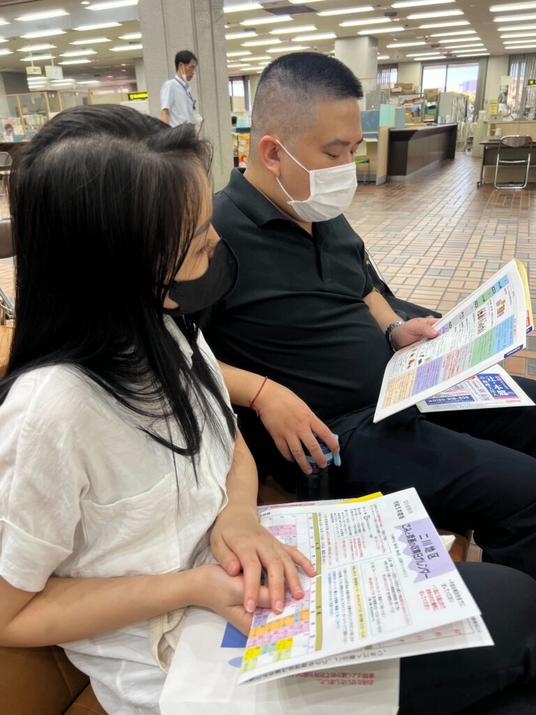 市役所の手続きの様子