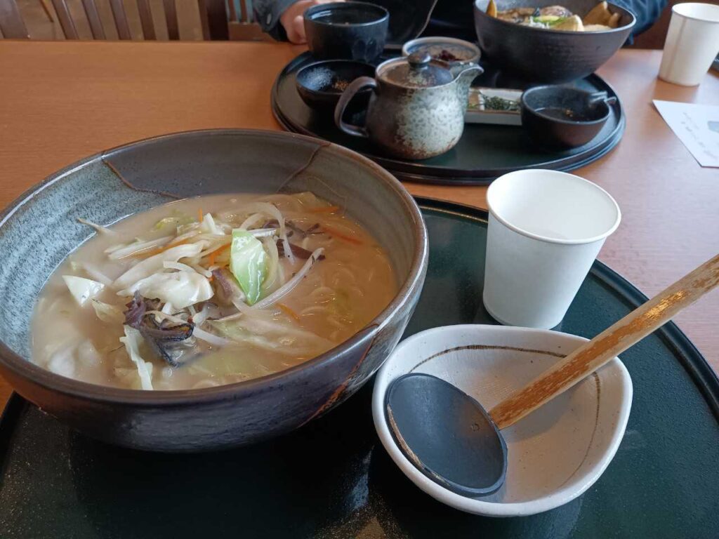 社員ランチの様子（1枚目）